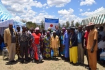 Photo session with H.E. Mr. Tatsushi Terada and the community
