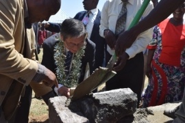 H.E. Mr. Tatsushi Terada laying the first stone