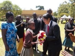 Community members welcoming Mr. Mori