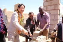 Mr. Mori and H.E. Mrs. Ruto laying the first stone