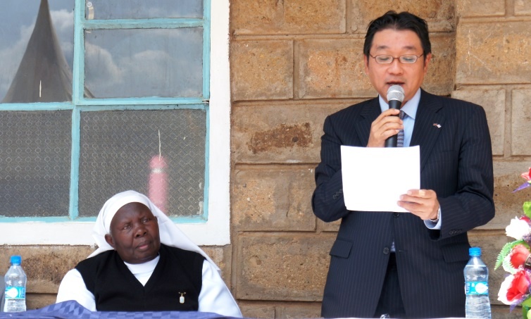 Minister Mori sharing words of encouragement to the students of Saint Lucy’s High School