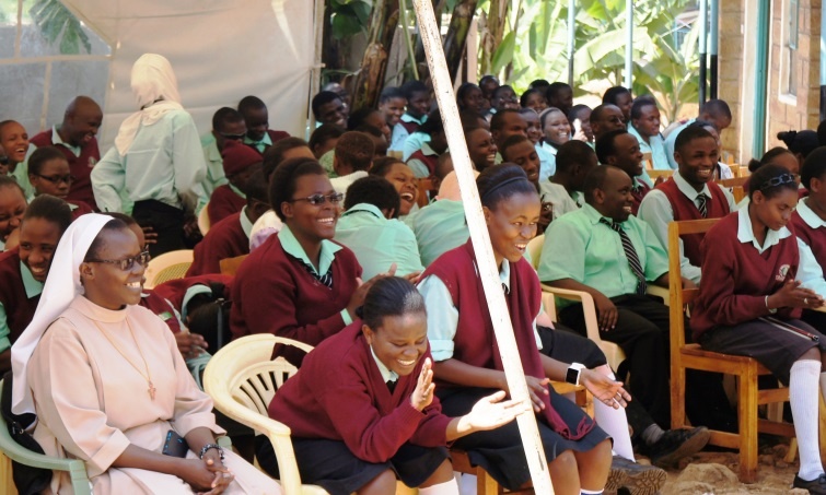 Students and community members enjoying the Minister’s speech portion in Ki-meru language