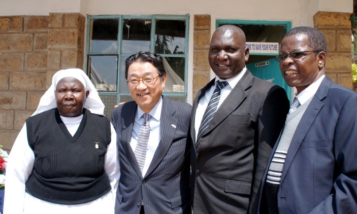 From Left: Sister Mary Olang’ (Head-teacher), Minister Mori (Deputy Chief of Mission of the Embassy of Japan), Mr. Gitobu Nkanata (Representative of Hon. Kathuri Murungi, Area MP), & Mr. Kariuki Ndimu (Chairman of St Lucy B.O.M)